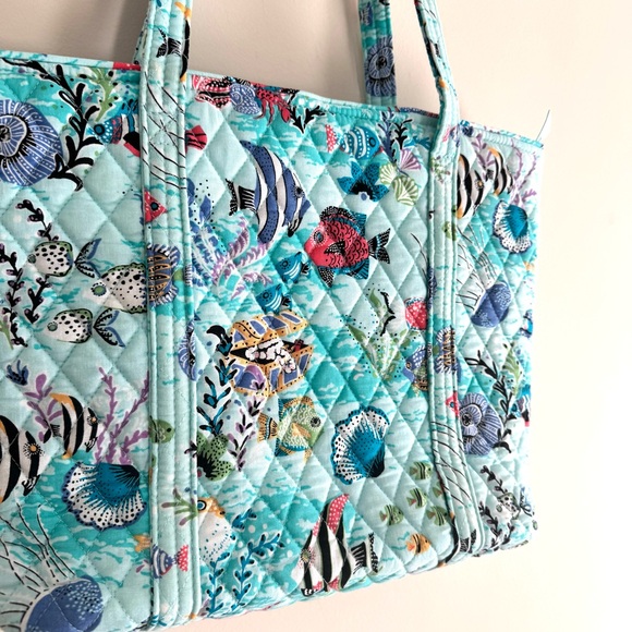 Vera Bradley Small Vera Tote in Antilles Treasure - Picture 4 of 13